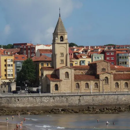 Апартаменти Atico En Cimadevilla Mirando Al Mar