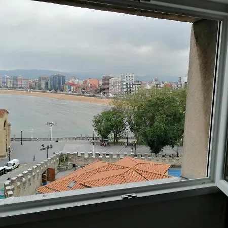 Atico En Cimadevilla Mirando Al Mar Апартаменты *